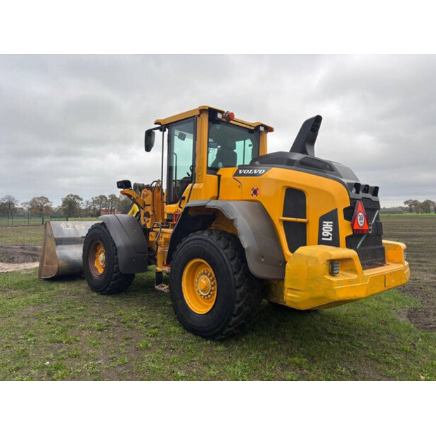 2017 فولفو L90H-43829425