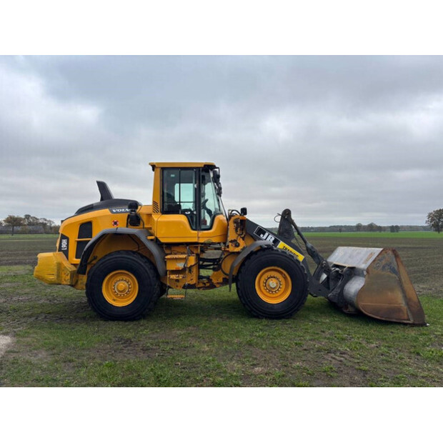 2017 فولفو L90H-43829428