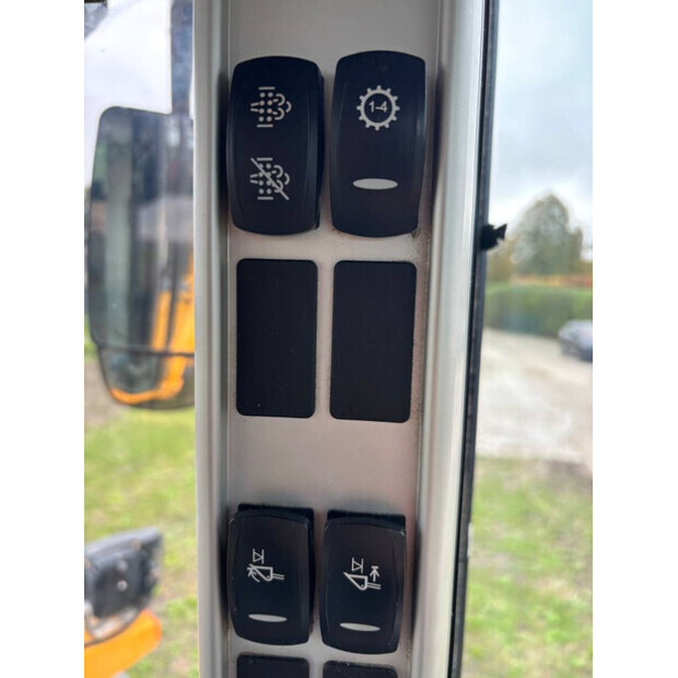 2017 فولفو L90H-43829433