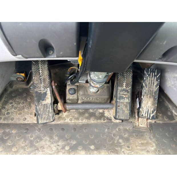 2017 فولفو L90H-43829437