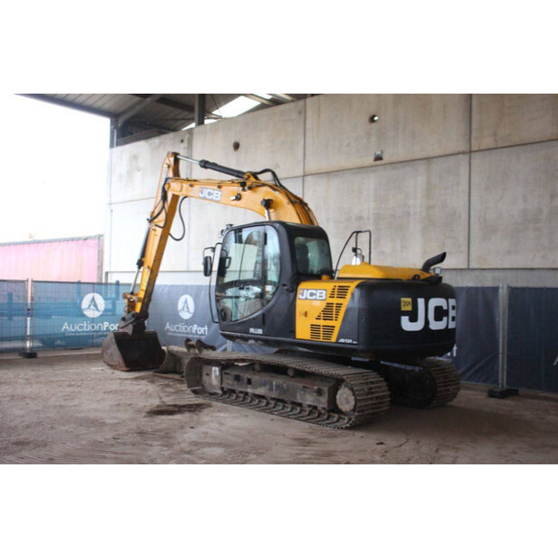2018 JCB JS131LC-43829557