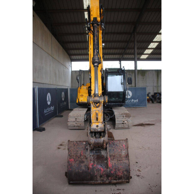 2018 JCB JS131LC-43829561