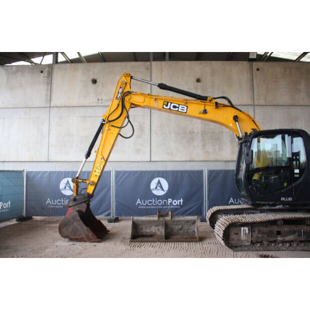 2018 JCB JS131LC-43829563