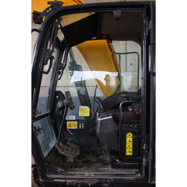 2018 JCB JS131LC-43829584