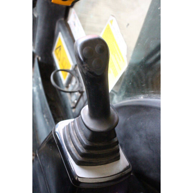 2018 JCB JS131LC-43829588