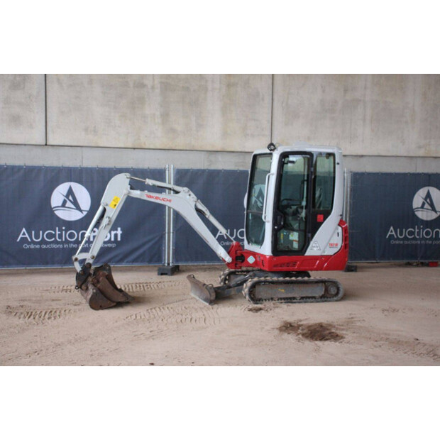 2021 تاكوتشي TB216-43829597