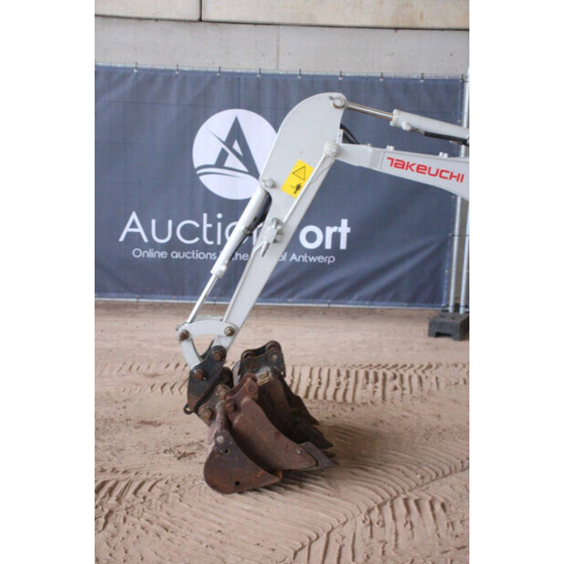 2021 تاكوتشي TB216-43829607