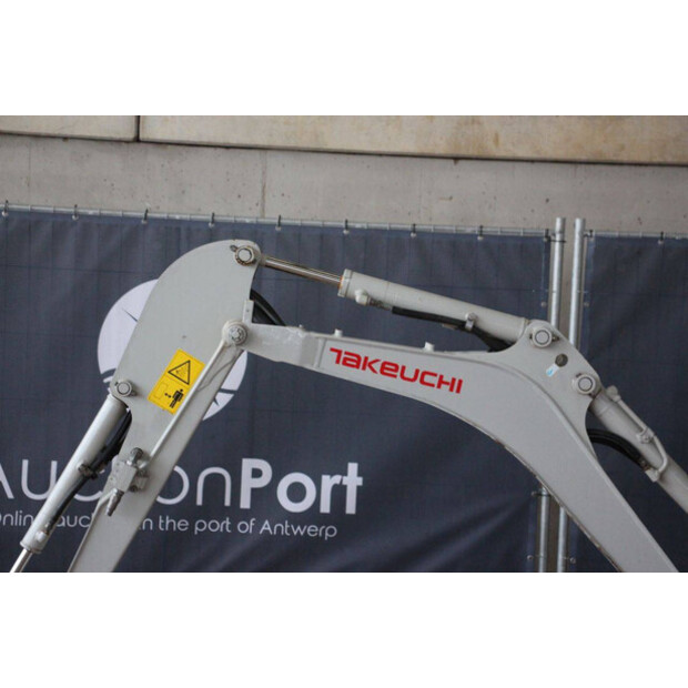 2021 تاكوتشي TB216-43829608