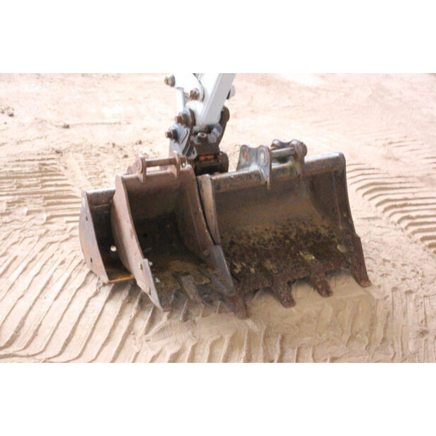 2021 تاكوتشي TB216-43829614