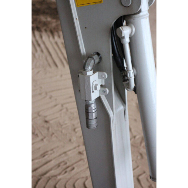 2021 تاكوتشي TB216-43829617