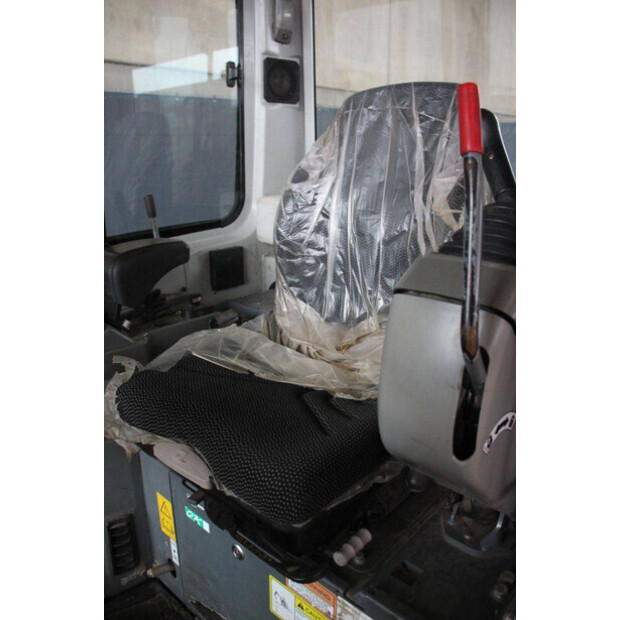 2021 تاكوتشي TB216-43829630