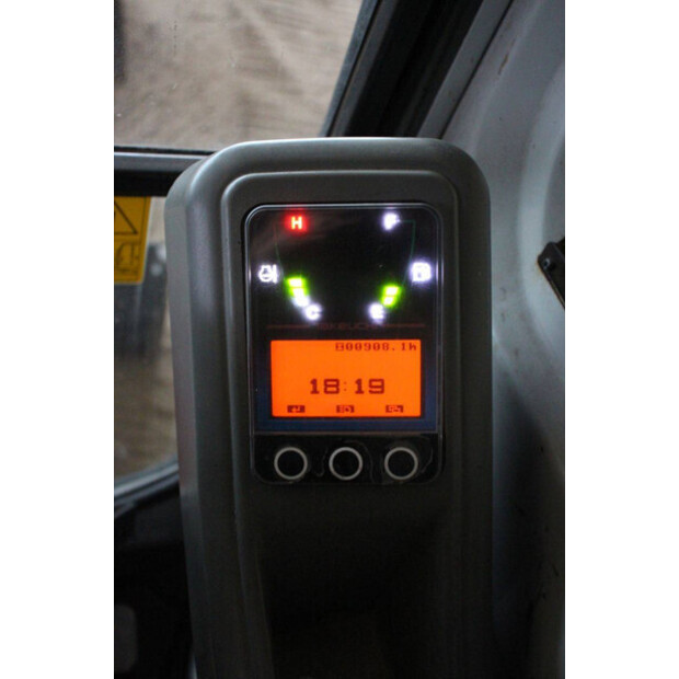 2021 تاكوتشي TB216-43829631