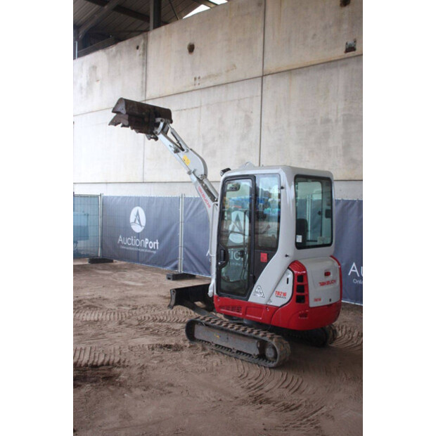 2021 تاكوتشي TB216-43829640