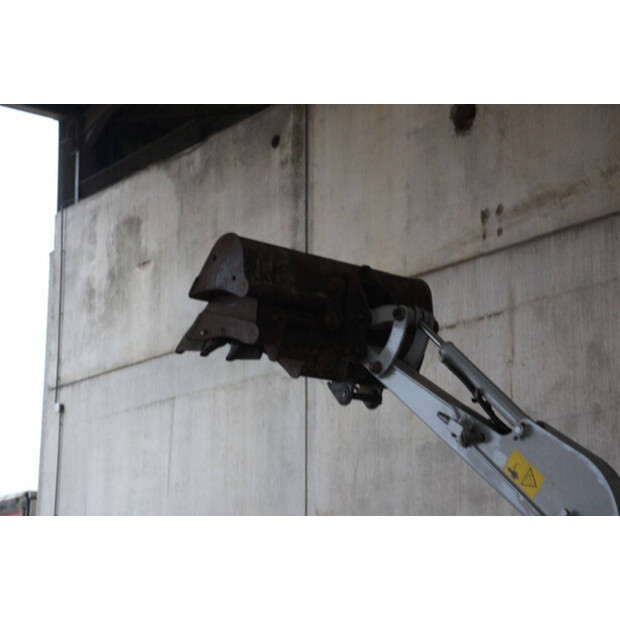 2021 تاكوتشي TB216-43829641