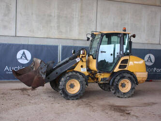 صورة ل شيولات 2016 فولفو L25F