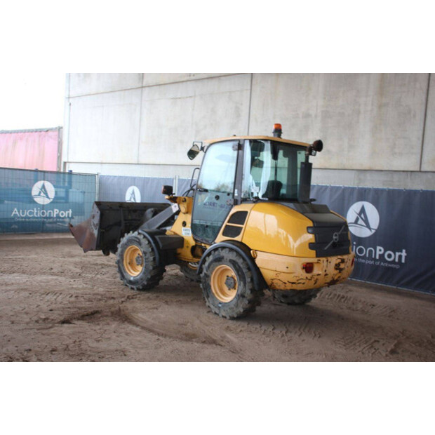 2016 Volvo L25F-43830114