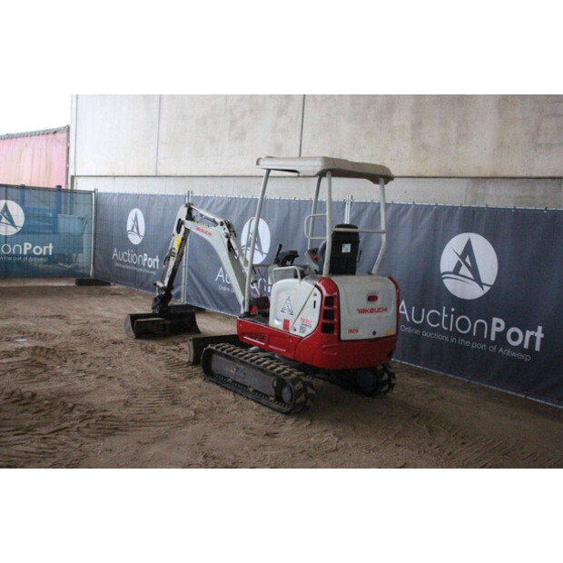 2020 تاكوتشي TB216-43830255