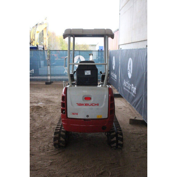 2020 تاكوتشي TB216-43830256
