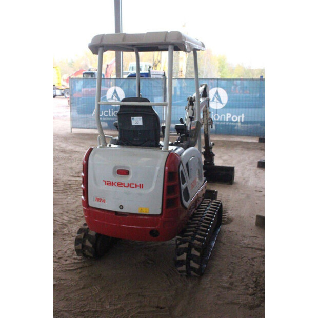 2020 تاكوتشي TB216-43830257