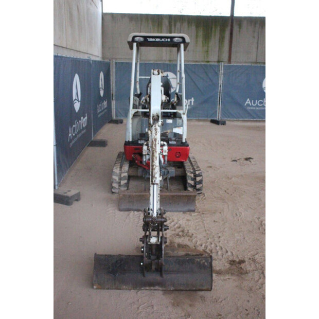 2020 تاكوتشي TB216-43830259