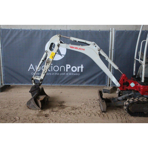 2020 تاكوتشي TB216-43830261