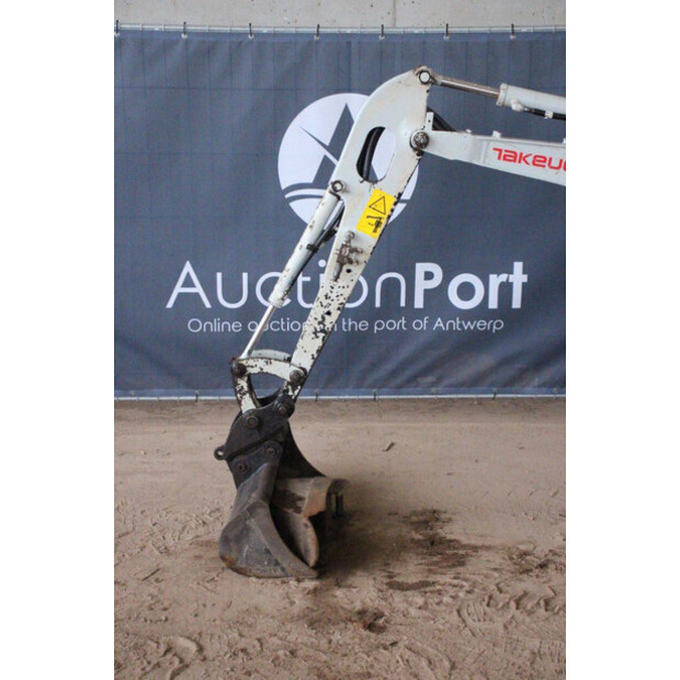 2020 تاكوتشي TB216-43830262