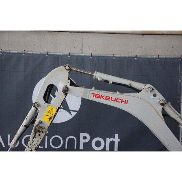 2020 تاكوتشي TB216-43830263