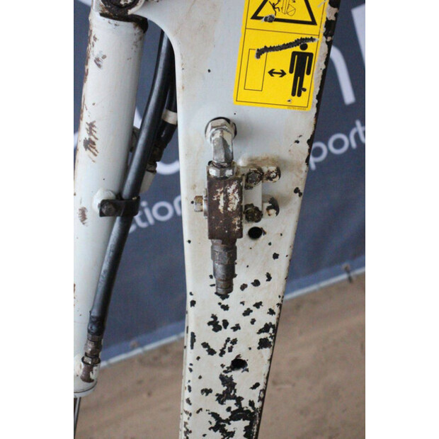 2020 تاكوتشي TB216-43830267