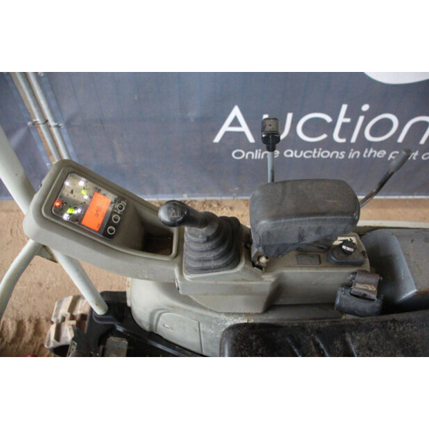 2020 تاكوتشي TB216-43830281