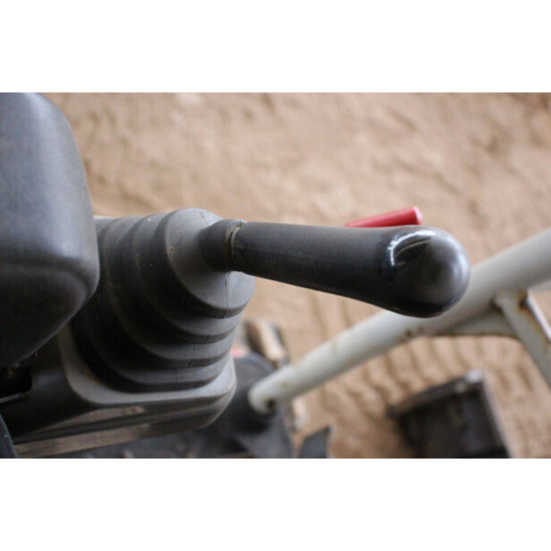 2020 تاكوتشي TB216-43830282