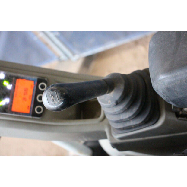 2020 تاكوتشي TB216-43830283