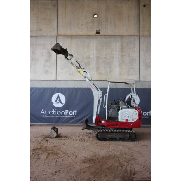 2020 تاكوتشي TB216-43830287