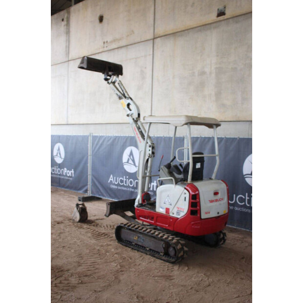 2020 تاكوتشي TB216-43830288