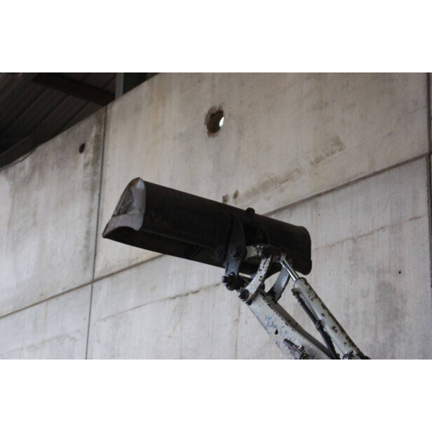 2020 تاكوتشي TB216-43830289