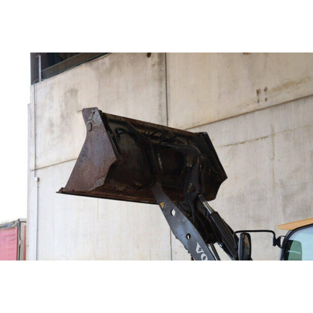 2010 Volvo L25F-P-43831129