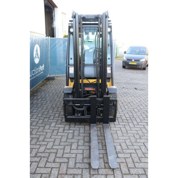 2013 يال GLP30VX-43833233