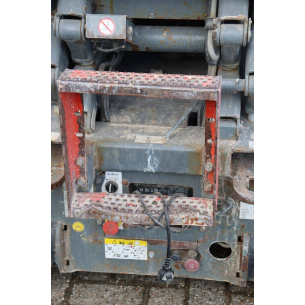 2016 سكايجاك SJ 3219-43833425