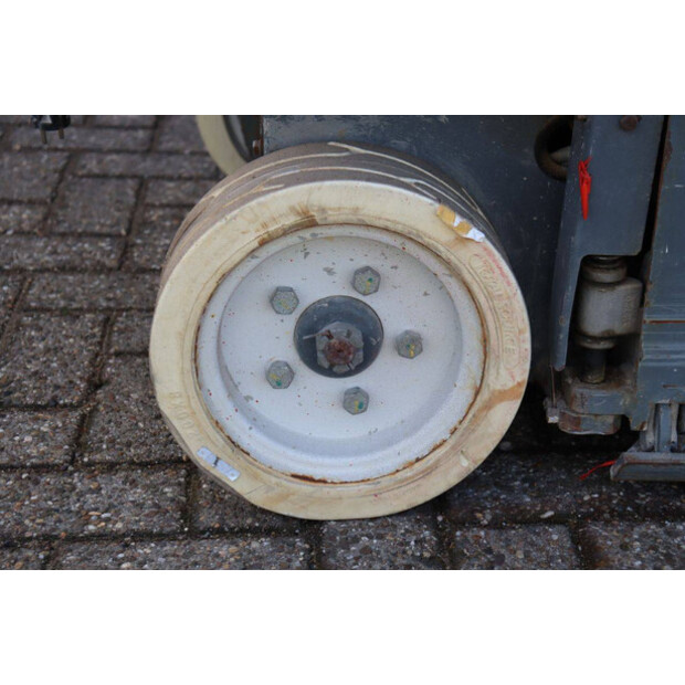 2016 سكايجاك SJ 3219-43833428