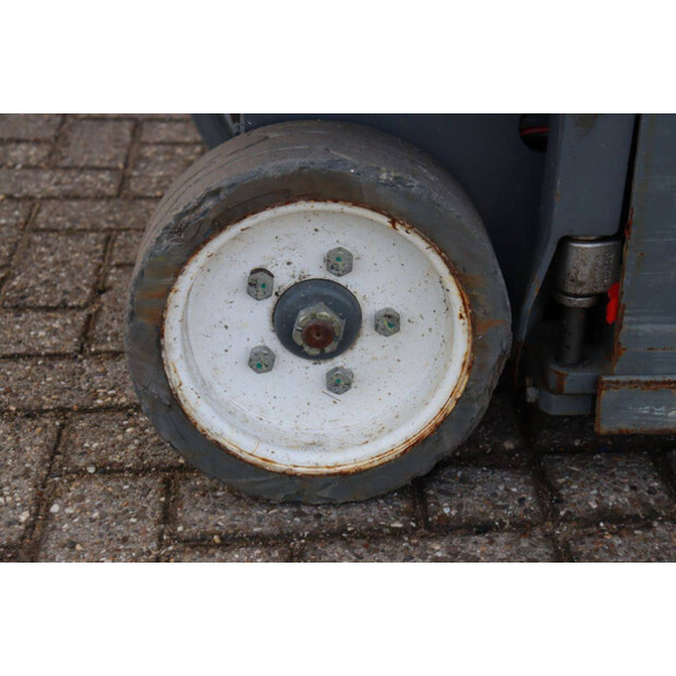 2016 SkyJack SJ 3219-43833475