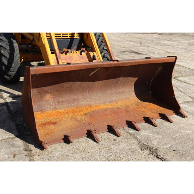 1995 Komatsu WB97R-43833750