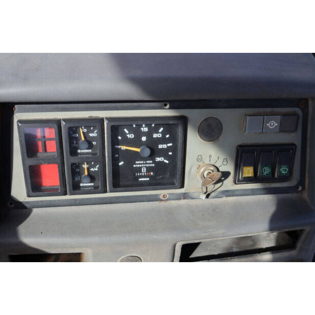 1995 Komatsu WB97R-43833775