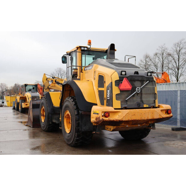 2016 فولفو L150H-43833925