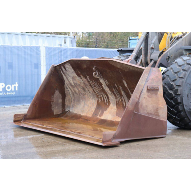 2016 فولفو L150H-43833931