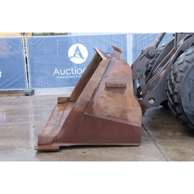 2016 فولفو L150H-43833932