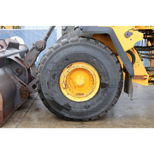 2016 فولفو L150H-43833933