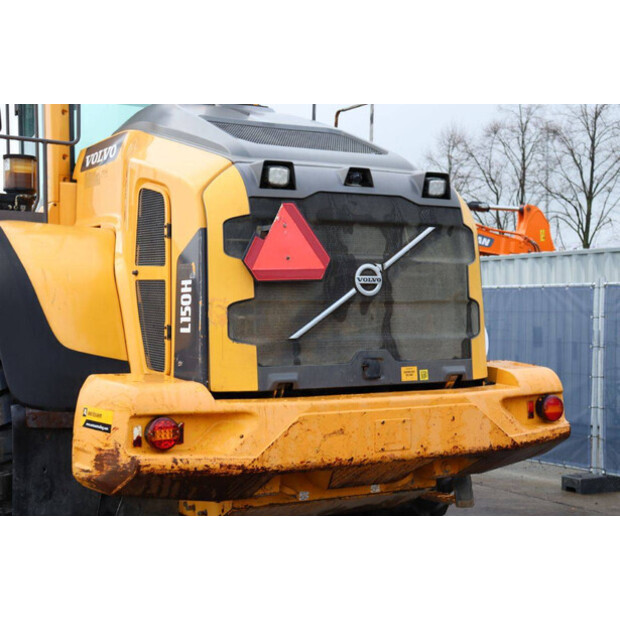 2016 فولفو L150H-43833937