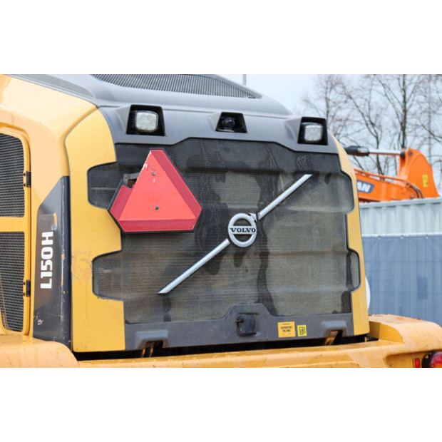 2016 فولفو L150H-43833939
