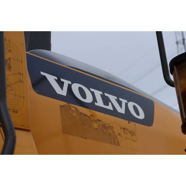 2016 فولفو L150H-43833940