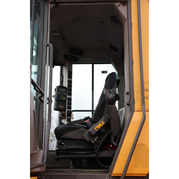 2016 فولفو L150H-43833957