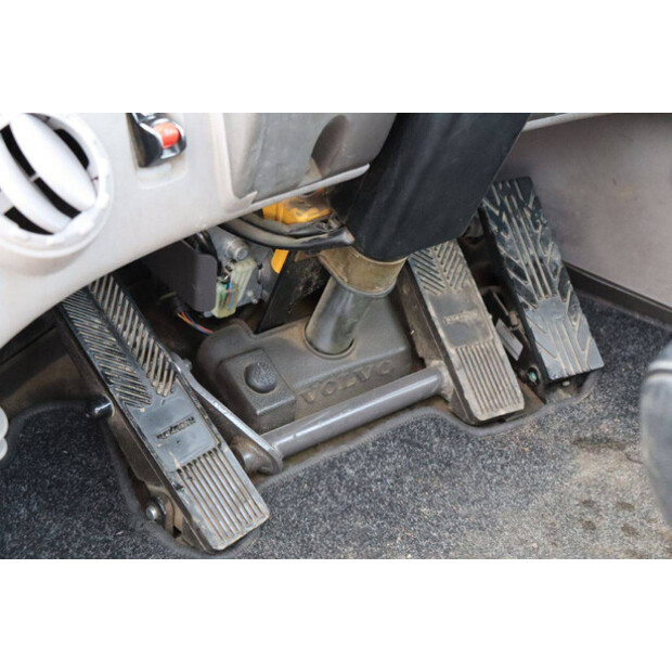 2016 فولفو L150H-43833960